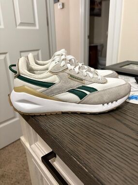 Reebok GL 6000 Sneakers in White and Green (UNISEX)